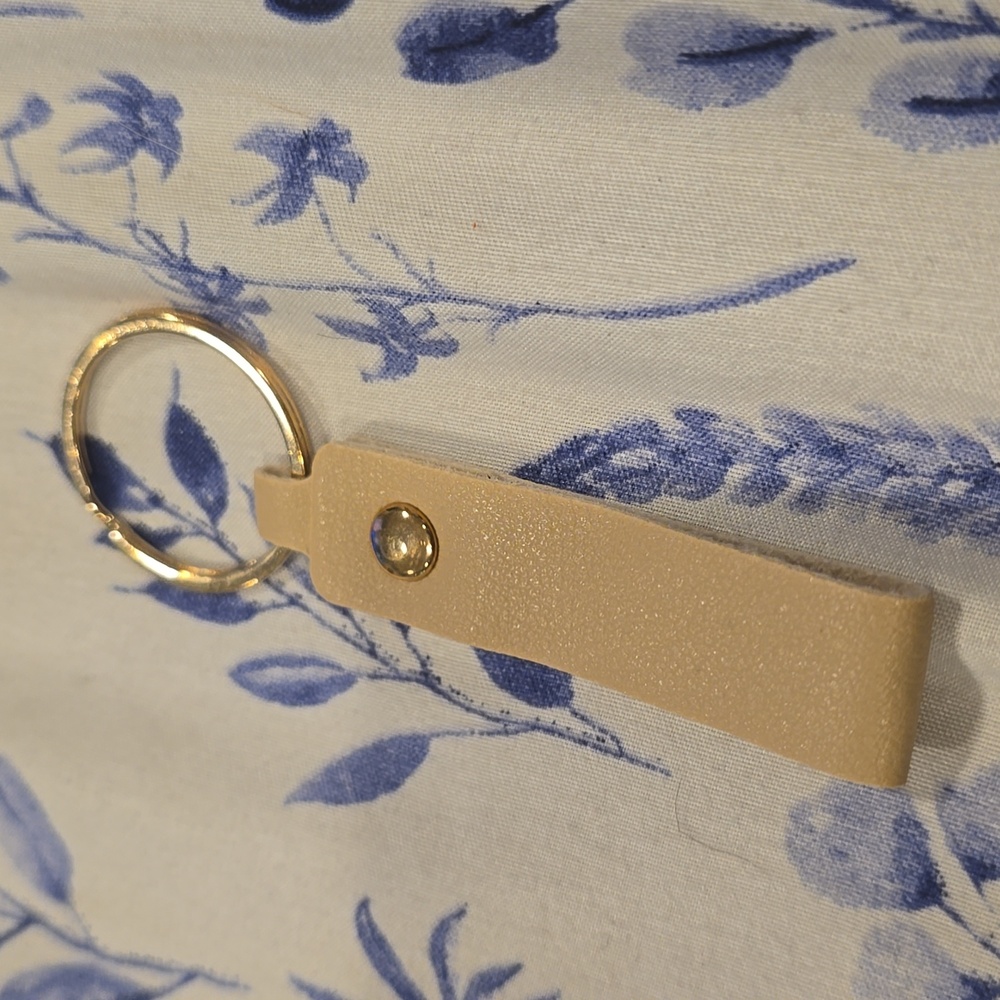 ❤️10/$10 New vegan leather keychain